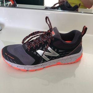 New balance tennis shoes